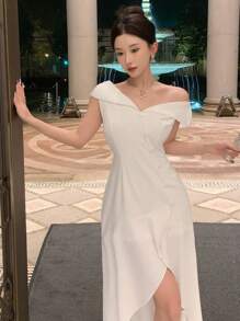 DAZY Đầm suông hở vai cài nút phía trước không đối xứng viền xếp nếp - trắng - Xem 6