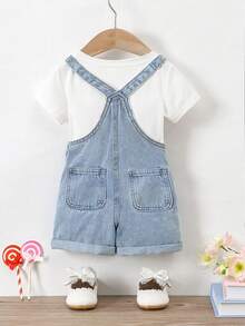 SHEIN 寶寶女孩舒適輕洗牛仔背帶短褲連體褲，具有破損細節和捲邊袖口的休閒風格，適用於度假夏季裝