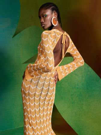 Alice McCall デザイナーのバックレス ウェーブ ストライプ編み柄 エレガントニットワンピース、秋冬、ホリデー、パーティー、年末年始のオウトフィットに