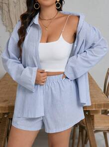 SHEIN Frenchy Ropa de otoño para mujeres de talla grande, conjuntos de ropa escolar: camisa de rayas abierta al frente con mangas ajustables y conjunto de shorts para mujeres - Azul y blanco - Ver 4