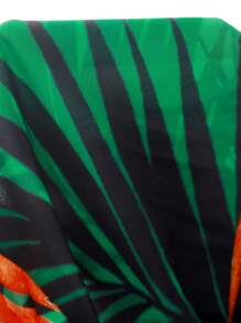 Slaydiva Summer Vacation Floral Camisole Top & Green Tropical Abstract Graffiti Print Loose Shorts Plus Size Women's 2pcs Set,Holiday Outfits Boho