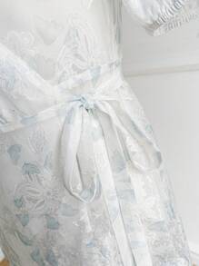 Modelyn 女款V領腰帶泡袖阿拉伯字母印花連衣裙 - 彩色 - 查看 3