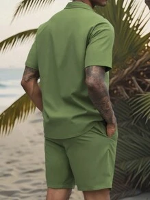 Manfinity RSRT 2pcs Men's Green Casual Turn-Down Collar Short Sleeve Shirt Set ,Linen-Cotton Blend Comfortable Breathable Green Short-Sleeve Shorts Shirt Set , Casual Shirts Set ,Linen Shirt Set - Green - View 2