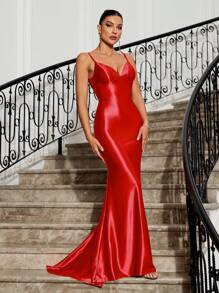 SHEIN Belle Vestido de tirantes espagueti, elegante vestido de noche con tren de barrido, gradiente de pedrería con escote en V profundo, cruce de espalda (estilo abundante) para mujer - Rojo - Ver 4
