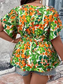 Breezaya Blouse avec manches papillon et imprimé intégral Plus ceinturée avec motif papillon