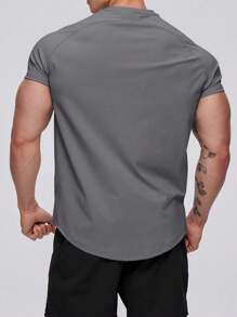 Manfinity Fitness Camiseta deportiva de manga corta para hombres - entrenamiento y gimnasio y ejercicio, casual de compresión que absorbe la humedad y se seca rápido, ajuste regular en gris oscuro de cuello redondo con gran elasticidad - estilo de novio camiseta deportiva de verano de unicolor para hombres, camiseta de gimnasio transpirable