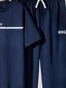 SHEIN 2入組少年男孩鬆身休閒英文字印花T恤和針織口袋長褲套裝，簡約百搭日常穿搭 - 藍色 - 查看 8