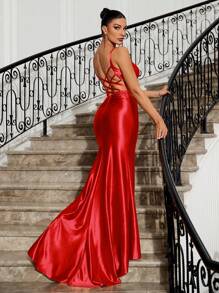 SHEIN Belle Vestido de tirantes espagueti, elegante vestido de noche con tren de barrido, gradiente de pedrería con escote en V profundo, cruce de espalda (estilo abundante) para mujer - Rojo - Ver 3