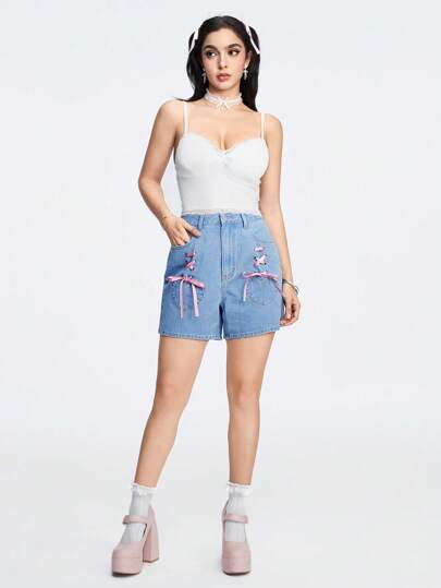 Kawaii Shorts in denim da donna con tasche dal design alla moda tie-dye con cuori e fiocchi freschi e adorabili dallo stile elegante