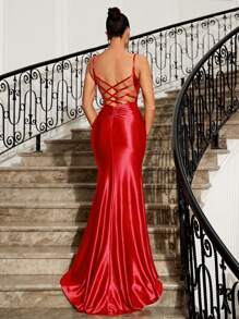 SHEIN Belle Vestido de tirantes espagueti, elegante vestido de noche con tren de barrido, gradiente de pedrería con escote en V profundo, cruce de espalda (estilo abundante) para mujer - Rojo - Ver 1