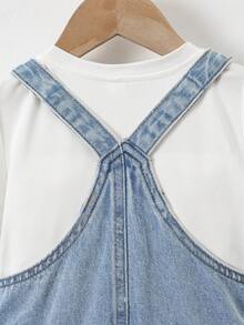 SHEIN 寶寶女孩舒適輕洗牛仔背帶短褲連體褲，具有破損細節和捲邊袖口的休閒風格，適用於度假夏季裝