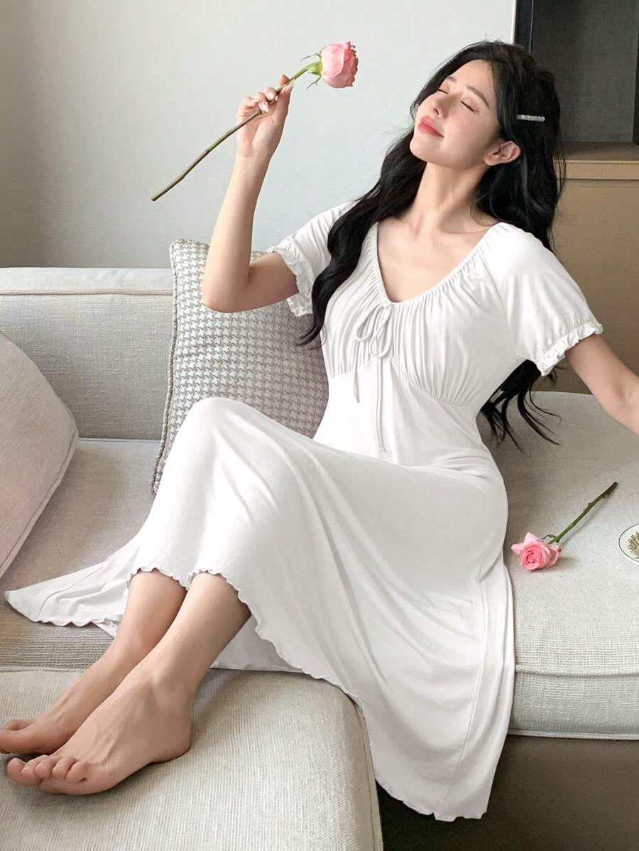DAZY Váy ngủ dây rút kiểu Nhật có đường viền cổ lớn, dây buộc ở eo và viền xù - trắng - Xem 1
