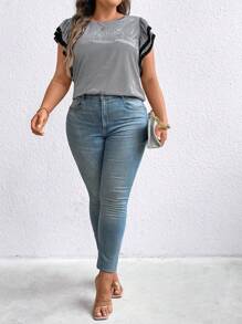 SHEIN LUNE Gestreiftes Plus T-Shirt mit Kontrastspitze und Schmetterlingsärmeln