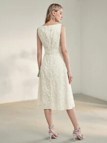 MOTF PREMIUM 迎秋印花刺繡亮片修身腰身連衣裙 - 白色 - 查看 5