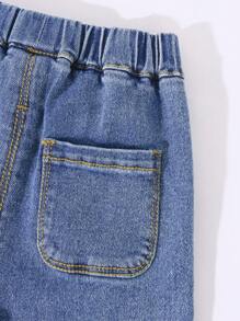 Vaqueros con dibujos animados y parche de bolsillo para niños pequeños