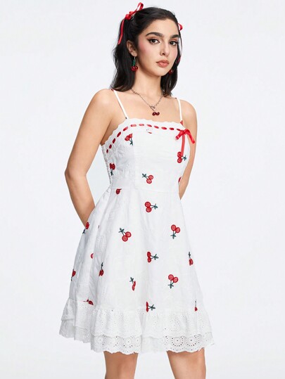 Kawaii Süßes und liebliches Damen Unterkleid mit Spitzenpanelen, Kirschstickerei und Schleife aus Satinband