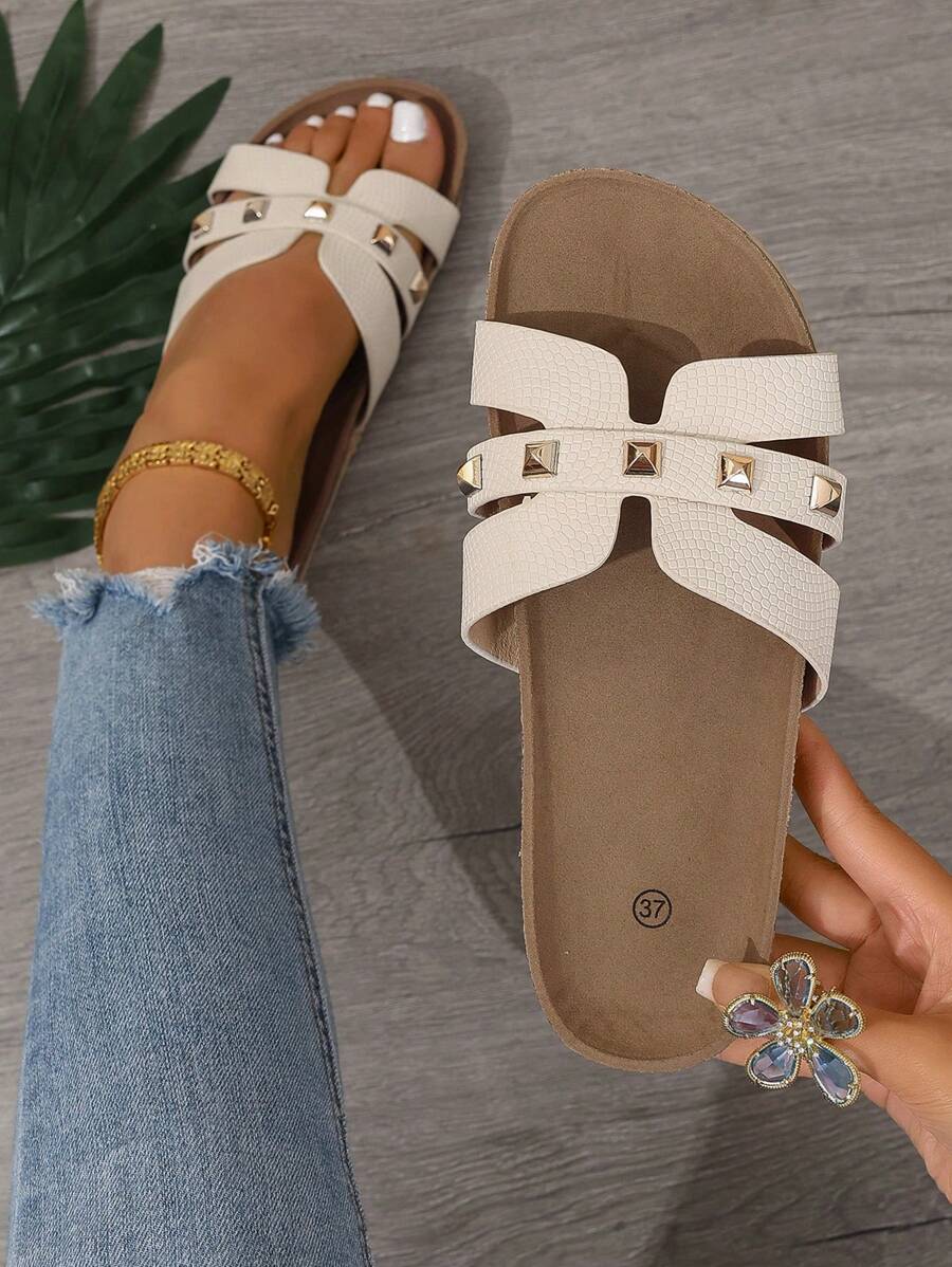 新款春夏 H 拖鞋 女士时尚休闲风格罗马风格露趾拖鞋，舒适黑色、米色、棕色，浮雕装饰低跟凉鞋。时尚博主推荐。带水钻的厚底坡跟凉鞋，适合海滩和连衣裙风格。爱心帮手风格露趾凉鞋，低跟，圆头，设计简约。防臭、防滑、带金属装饰的鳄鱼纹拖鞋，平底，适合休闲装。情人节 - 米色 - 查看 1