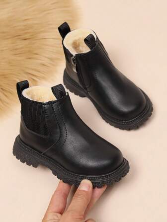 Barnmode, varma och tjockare stövlar, liten i storleken, rekommenderar att du beställer en storlek större