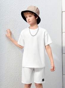SHEIN Tween Boy Drop Shoulder Tee & Drawstring Waist Shorts With Chain Necklace - White - View 6