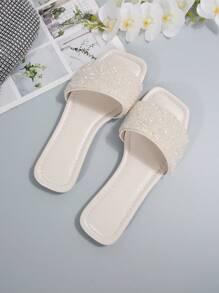 Nuevas pantuflas para mujer de gran tamaño para el verano de 2024, sandalias planas de moda para mujeres, adornadas con diamantes de imitación blancos antideslizante sin tacón, estilo holgado adecuado para actividades al aire libre y playa, adecuado para mujeres con pies grandes