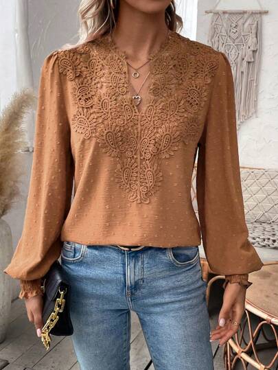 Chiquease 純色對比蕾絲主教袖上衣