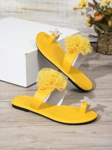 Sandales plates décontractées jaunes en dentelle élégante d'été pour femmes avec fleurs 3D, strass, papillons, style mariage, princesse