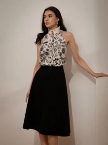 Chiquease Minimalist Floral Print Sleeveless Blouse With V-Neckline, Tie Fastening And Frill Detailing - Multicolor - View 5
