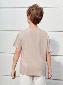 SHEIN 青少年男孩夏季短袖圓領休閒熱帶圖案T恤，不配項鍊 - 杏色 - 查看 2