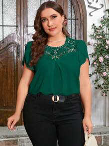 SHEIN Clasi Blusa de manga de pétalo con encaje de contraste en talla grande - Verde Oscuro - Ver 4