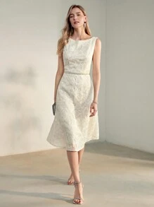 MOTF PREMIUM 迎秋印花刺繡亮片修身腰身連衣裙 - 白色 - 查看 4