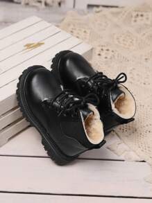 男女童流行加厚平底靴，冬季必備