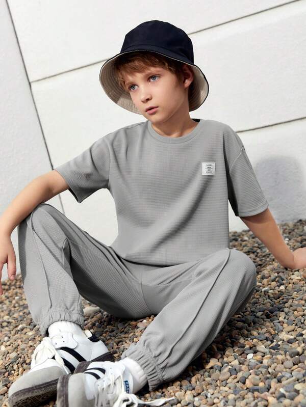 SHEIN Tween Boy Letter Patched Detail Tee & Sweatpants