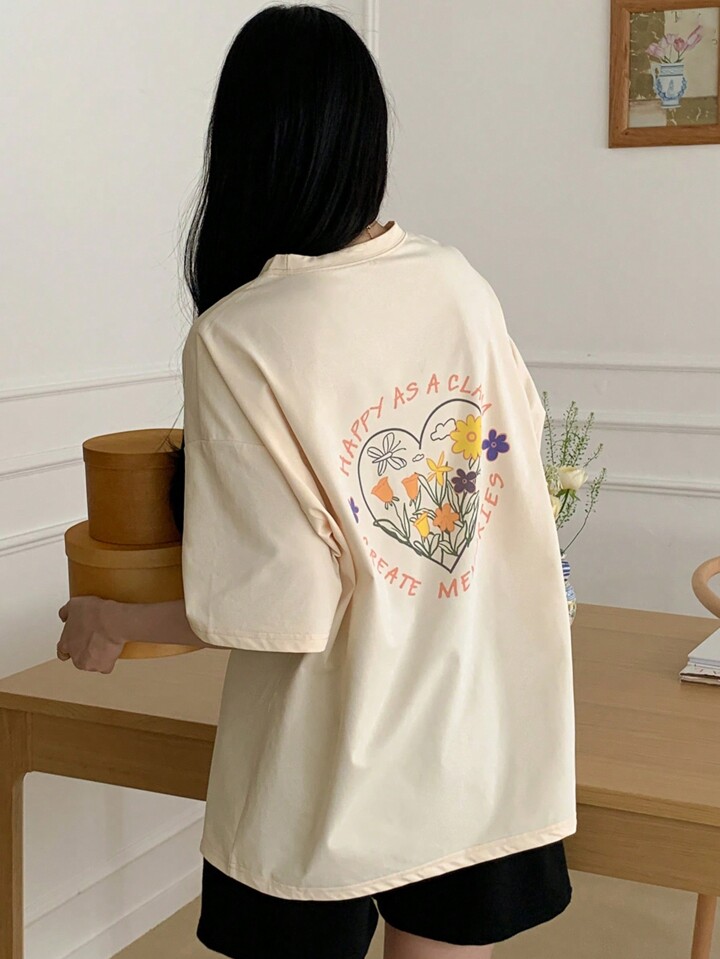 DAZY フローラルとスローガンのグラフィックドロップショルダーT
