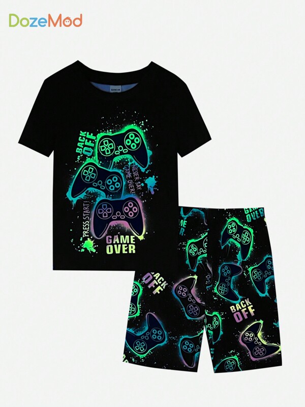 SHEIN Kleine Jungen Zweiteilige, bequeme Nachtwäsche aus Strick mit eng anliegendem Schnitt und Spielautomaten-Muster, kurzärmliges Oberteil und Shorts