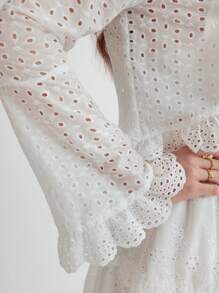 SHEIN Blusa com Babado na Barra da Manga Flare e Bainha Assimétrica - Branco - Visão 8