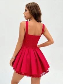 SHEIN PETITE Vestido rojo de estilo princesa en unicolor con ribete de encaje y tirantes con volantes en el busto