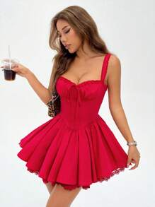 SHEIN PETITE Vestido rojo de estilo princesa en unicolor con ribete de encaje y tirantes con volantes en el busto