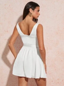 SHEIN BAE Vestido de verano para mujer en color blanco satinado con nudo, escote en V profundo, tirantes ajustables, sólido, adecuado para vacaciones en la playa, citas románticas, fiestas y cócteles ligeros