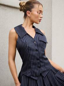 Flirla Ensemble de deux pièces pour femmes, haut sans manches à rayures imprimées avec encolure en V, boutons sur le devant, taille cintrée et jupe plissée