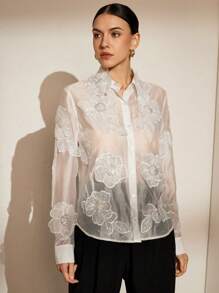 Aveloria Rosie 通勤风格 3D 花朵亮片刺绣透明休闲长袖衬衫节日派对服装纽扣衬衫女士 - 白色 - 查看 5