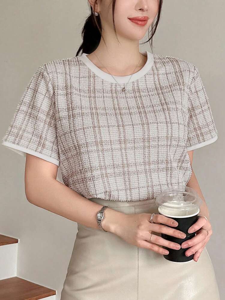 Plaid Print Contrast Binding Tee