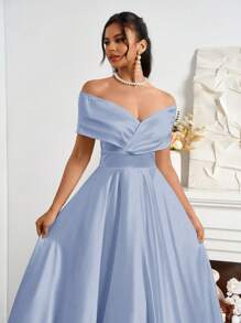 SHEIN Belle Elegante Vestido de Noiva de Cetim com Ombros de Fora e Grande Barra - Azul Empoeirado - Visão 5