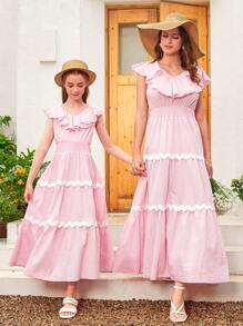 Tween Girls' Elegant Dress With Lace Decorated Neckline