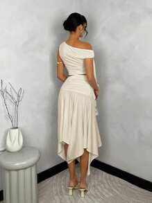 SHEIN BAE 女士纯色毕业季白色连衣裙，不对称斜肩上衣配系带 + 不对称下摆高侧开衩褶皱裙