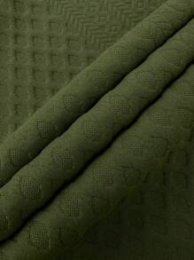 Manfinity Homme Men's Casual Daily Style, INS Matched With A Khaki Short-Sleeve Polo Shirt Featuring A Geometric Texture Jacquard Knit. With Buttoned Plackets, This Shirt Embodies Fashionable Styling And French Casual Romance. It Is Perfect For A Hawaiian Beach Vacation, As Well As Music Festivals And Everyday Outfits, Making It An Excellent Gift For Boyfriends Or Husbands. Suitable For Pairing In All Four Seasons, Especially Spring And Summer. Men's Premium Jacquard Pattern Polo Shirt, Ideal Gift For Boyfriend, Husband, Vacation/Party Wear - Army Green - View 2