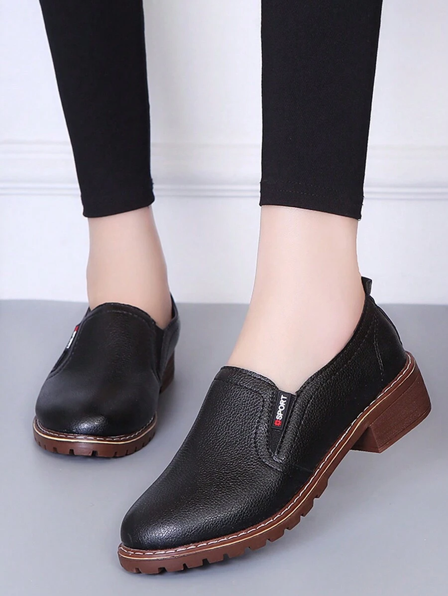 Women's Fashionable Round Toe Black Low-Heeled Flat Shoes, Simple And Comfortable Slip-On Design, Plus Size - Black - View 1