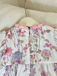 SHEIN فستان قصير ذو أكمام قصيرة مع طية مطاطية على الحافة بثنيات من الزهور المطرزة على الرقبة الدائرية لطفلة صغيرة، بسحّاب مُخفي، جميل وعصري ومريح، طراز جديد مناسب للربيع والصيف. - متعدد الألوان - مشاهدة 8