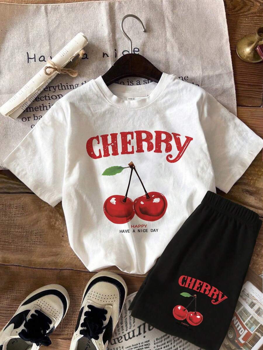SHEIN Conjunto de 2 piezas de ropa casual de verano para niñas jóvenes con top con gráfico de cereza vintage y pantalones cortos, ropa para niños - Multicolor - Ver 1