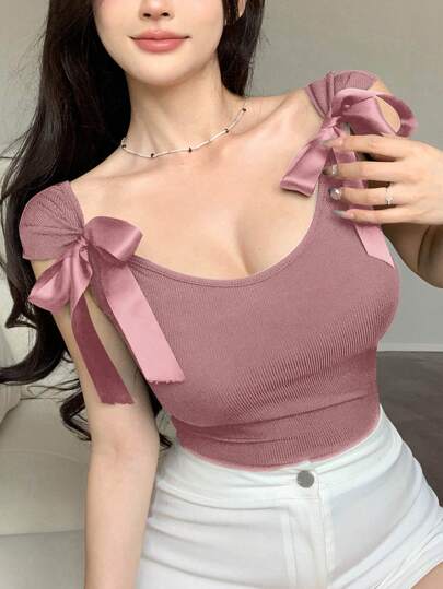 DAZY חולצת טריקו לנשים עם שרוולים קצרים ועניבת פרפר ללא גב, צמודה עם סרט, חולצות קיץ פרפיות