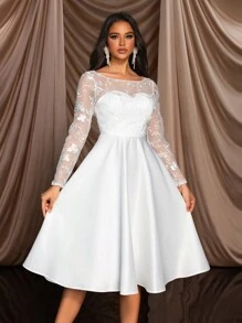 SHEIN Belle Elegante, Hermoso y Romántico Vestido de Novia Blanco de Encaje Escote Espalda Descubierta con Botones Manga Larga, Vestido de Novia para Boda - Blanco - Ver 4